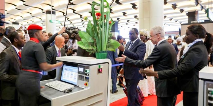 Inauguration de l&rsquo;aéroport de Dakar : Ali Bongo Ondimba aux côtés de Macky Sall