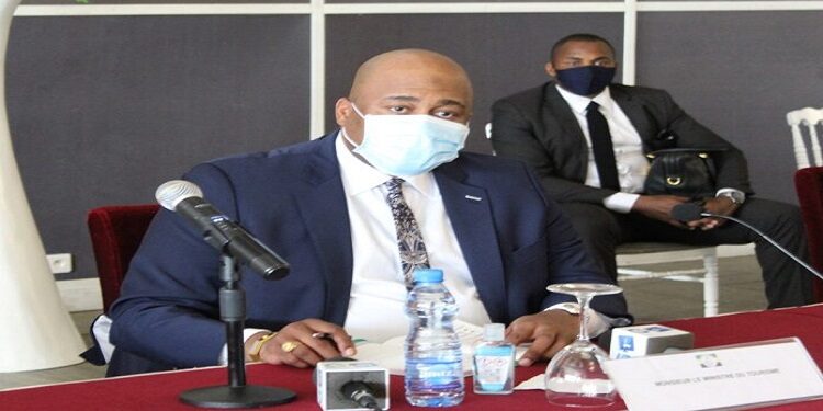 Le Ministre du Tourisme Pascal Houangni Ambouroué devant les Sénateurs ce matin