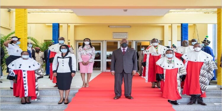 Ali Bongo continue de magnifier le genre.