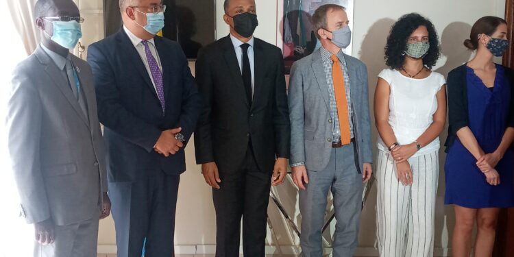 Dr. Stephen Jackson et M. Salah Khaled en audience chez le ministre des sports