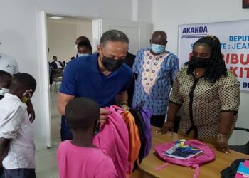 L&rsquo;honorable Franck Nguema aux cotés des apprenants  et des familles de sa circonscription électorale