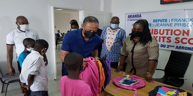 L&rsquo;honorable Franck Nguema aux cotés des apprenants  et des familles de sa circonscription électorale