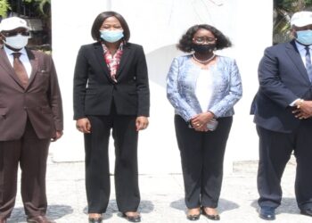 Relance de la promotion du tourisme: Le Ministère du Tourisme offre un City Tour à Mme Sylvie Baipo Temon