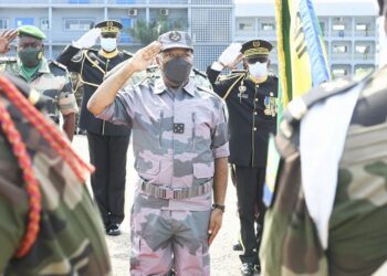 Ali Bongo dans son en uniforme de général des corps d’armée lance le 60ème anniversaire de l’armée gabonaise
