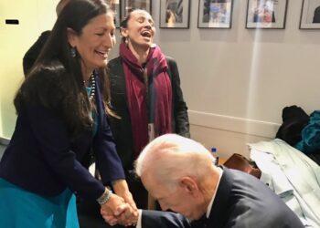 Joe Biden pour son équipe climat, nomme une  amérindienne ministre