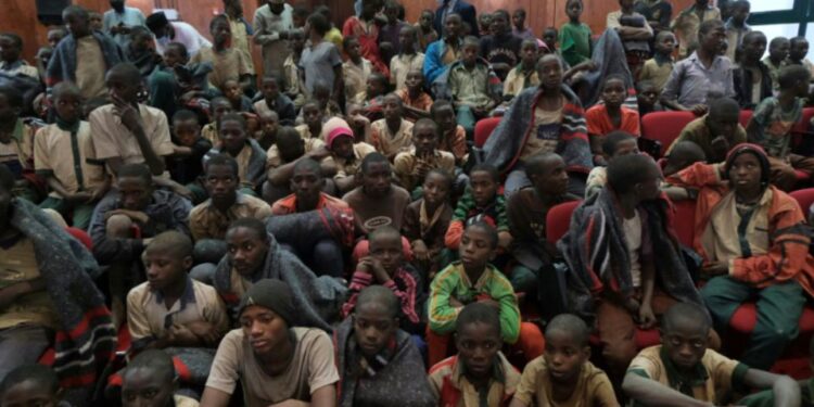 Au Nigéria, les autorités confirment la libération de centaines d’élèves kidnappés par Boko Haram