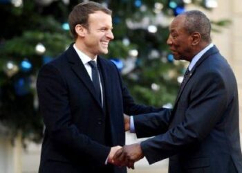 Les « vœux de succès tardifs » d&rsquo;Emmanuel Macron à Alpha Condé