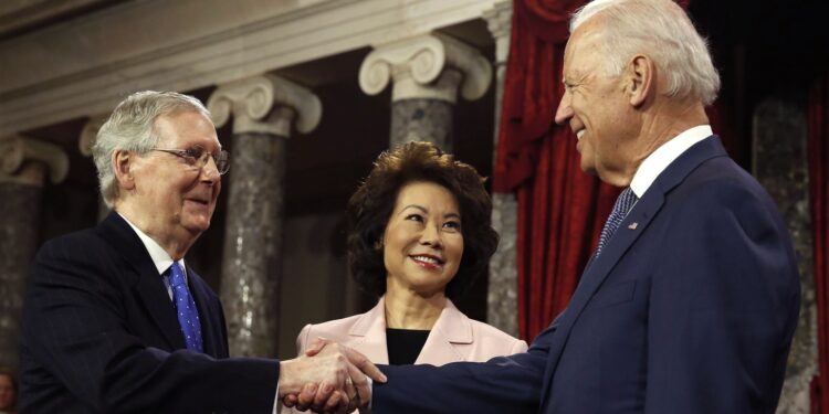 »Le collège électoral a parlé » : le chef de file des républicains au Sénat finit par reconnaître la victoire de Joe Biden à la présidentielle américaine