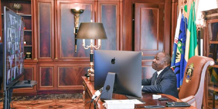 Ali Bongo Ondimba tient un conseil des ministres