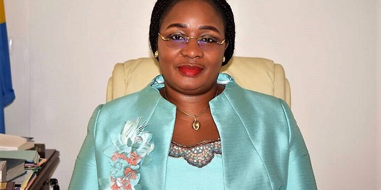 L’honorable Estelle Ondo en VRP à Malabo