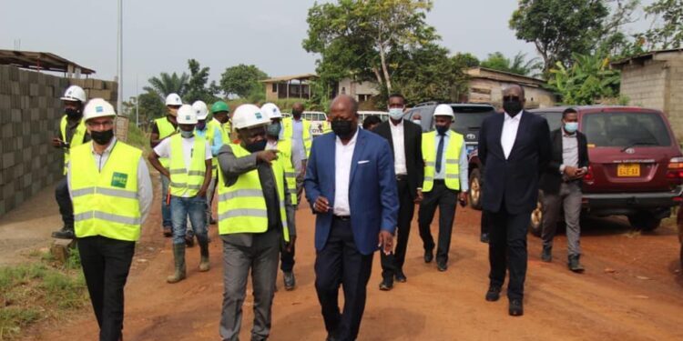 Le Ministre d’Etat, Alain Claude Bilie-By- Nze, en mission de terrain