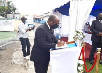 Le Ministre de l&rsquo;énergie honore la mémoire de René Mbele, président fondateur du Sypeg