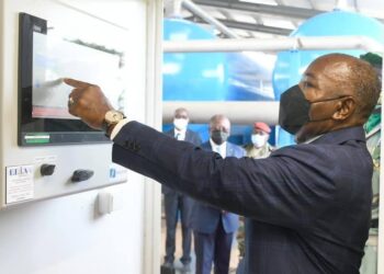 Ali Bongo inaugure l’usine de production d’eau potable de CimGabon 2 de Ntoum