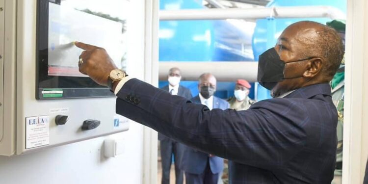 Ali Bongo inaugure l’usine de production d’eau potable de CimGabon 2 de Ntoum