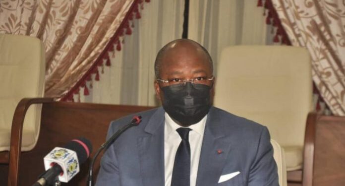 Le ministre d’Etat, Bilie-By-Nze face aux députés pour le projet de libéralisation du secteur eau et électricité