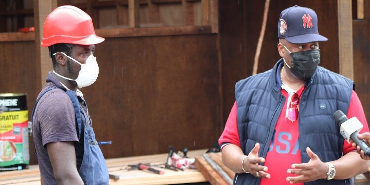 Le ministre Pascal Houangni Ambouroué visite le chantier du lodge petit Loango