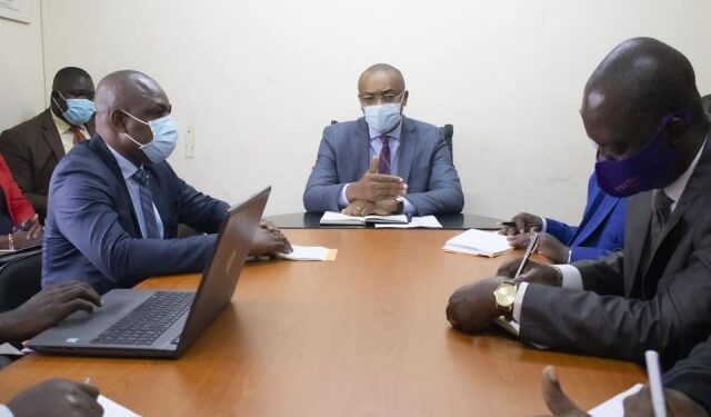 Le Dr Guy Patrick obiang fustige les patrons de l’hôpital de Melen et suspend de leurs indemnités