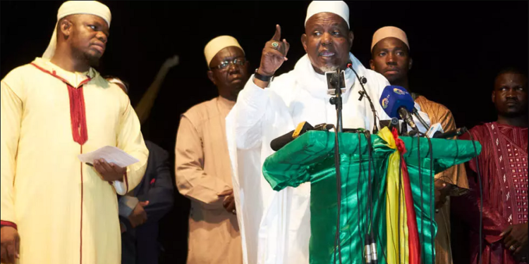 L’Imam Mahmoud Dicko s’oppose au diktat de Macron au Mali