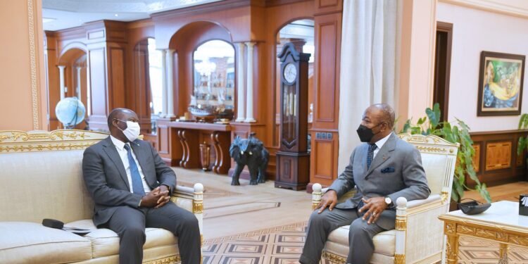 Le Directeur général du groupe BGFI chez Ali Bongo