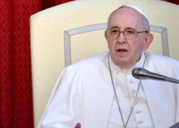 L e pape François,‘’a bien réagi’’ à son opération et restera hospitalisé une semaine