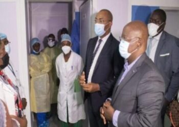 Les ministres Guy Patrick Obiang et Moussa Adamou sur les sites d’infectiologie Covid du Grand Libreville