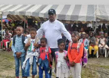 Le député Severin Ndong Ekomié sanctuarise le partage avec 2000 kits scolaires
