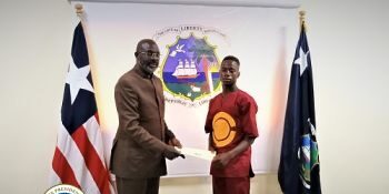 Libéria : Georges Weah récompense l’honnêteté d’une jeune compatriote