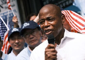 Eric Adams, un ancien policier afro-américain, élu maire de New York