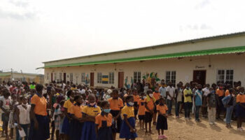 Le Ministère de l&rsquo;Education reçoit 2 écoles offertes par Olam Rubber Gabon