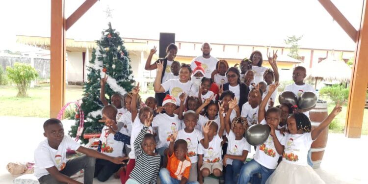 Remise des cadeaux de noêl : L’œuvre Humanitaire de l’Association Sweet Ladies envers l’orphélinat ‘’le Bon samartin de kinguele’’