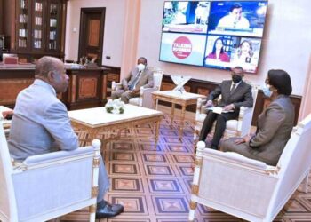 Ali Bongo Ondimba recevait  Ossouka Raponda sur la vaccination contre la covid-19 et l’exécution du PAT