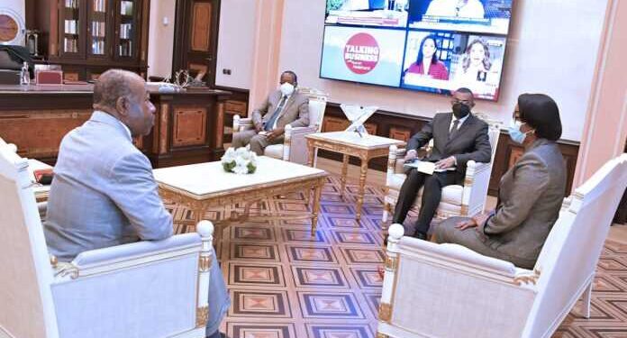 Ali Bongo Ondimba recevait  Ossouka Raponda sur la vaccination contre la covid-19 et l’exécution du PAT