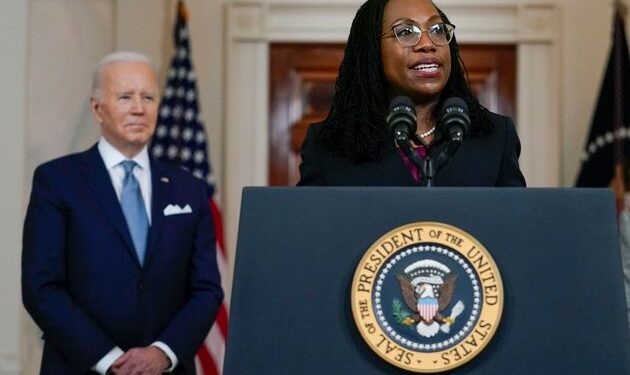 La confirmation de Ketanji Brown Jackson à la Cour suprême, un succès pour Joe Biden