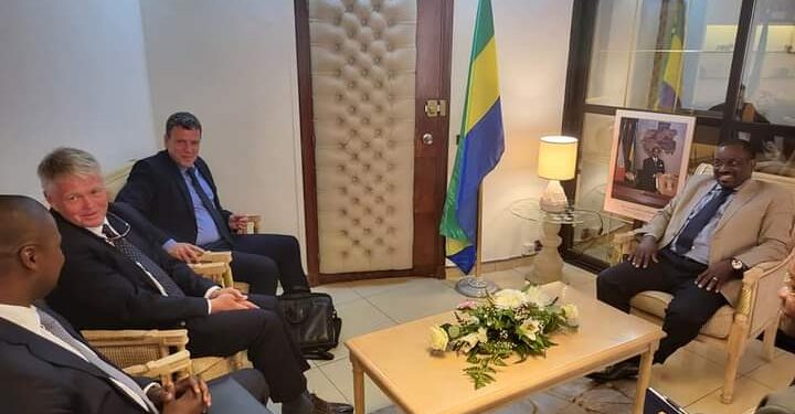 Les responsables de Panoro Energy chez le ministre  Vincent de Paul Massassa￼