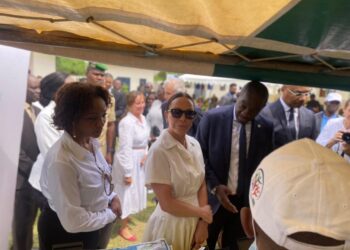 Sylvia Bongo Ondimba visite le centre de santé de Bifoun