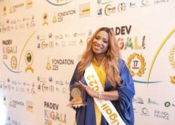 A Kigali Grâce Manuella Engoang prix du leadership féminin africain Padev 2022￼