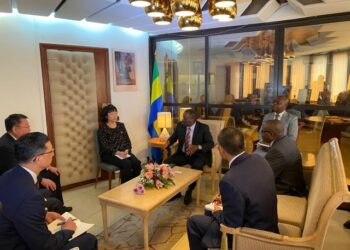 La CNOOC présente ses prévisions au ministre du pétrole Vincent de Paul Massassa