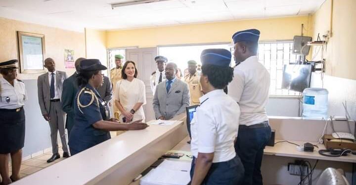 Le Chef de l’ État et la Première Dame visitent l’unité spécialisée du commissariat d’Akanda