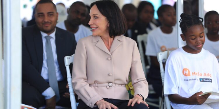 Hello Ado, la première dame Sylvia Bongo Ondimba initie une application de lutte contre les violences.