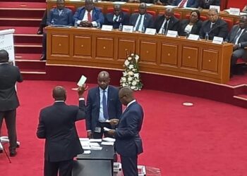 Le Parlement adopte le projet de révision constitutionnelle
