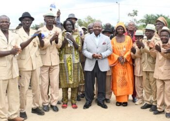 Ali Bongo Ondimba s&rsquo;entretient avec les notables de Tchibanga