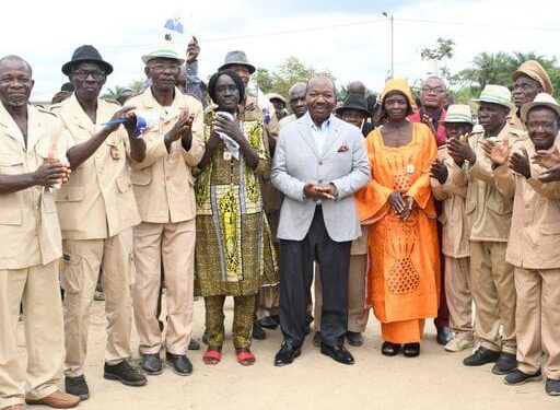 Ali Bongo Ondimba s&rsquo;entretient avec les notables de Tchibanga