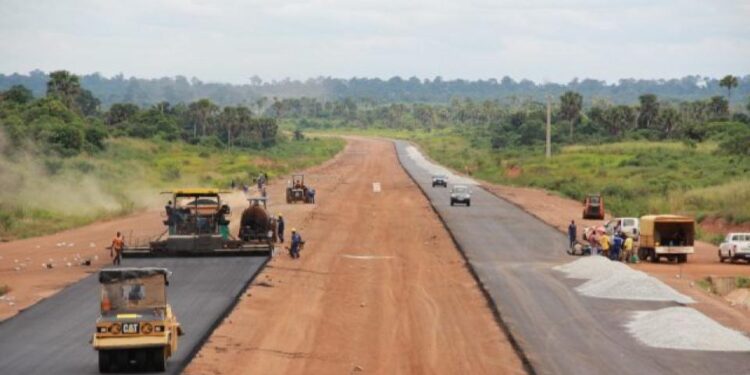 Ali Bongo lance la 2ème phase de la Transgabonaise à Bifoun