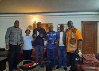 Oligui Nguema avec modestie s&rsquo;est rendu au domicile du Pr Albert Ondo Ossa