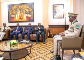 Quatre hierarques de la politique gabonaise reçus par   le président de la transition
