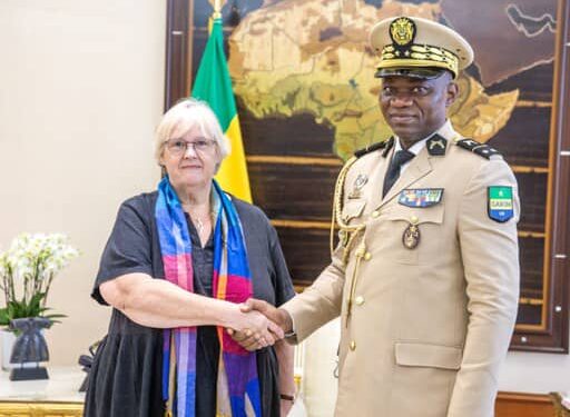 Brice Oligui Nguema en tête à tête avec l’Ambassadeur de Grande Bretagne