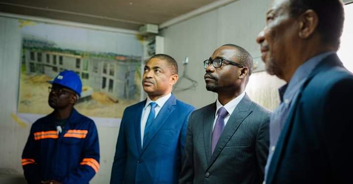Mays Mouissi visite la salle de conférence de la Direction Nationale des Assurances