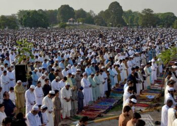 Le ministre du travail dans une communication de ce jour informe que le mercredi 11 avril 2024 sera chômé et férié sur l&rsquo;ensemble du territoire pour la célébration de l&rsquo;Aïd EL FITR qui marque la fin du Ramadan.