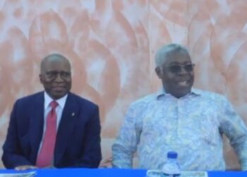 Le Ministre Charles M&rsquo;BA lance les formations aux TICS et à l&rsquo; énergie solaire à Oyem