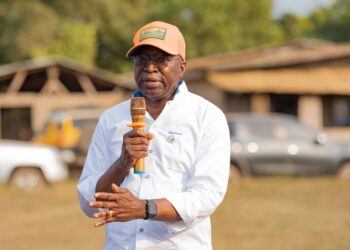 Haut Ntem : Le Président Oligui Nguema dote le Conseil départemental d&rsquo;un tractopelle remis par le Ministre Charles M&rsquo;BA